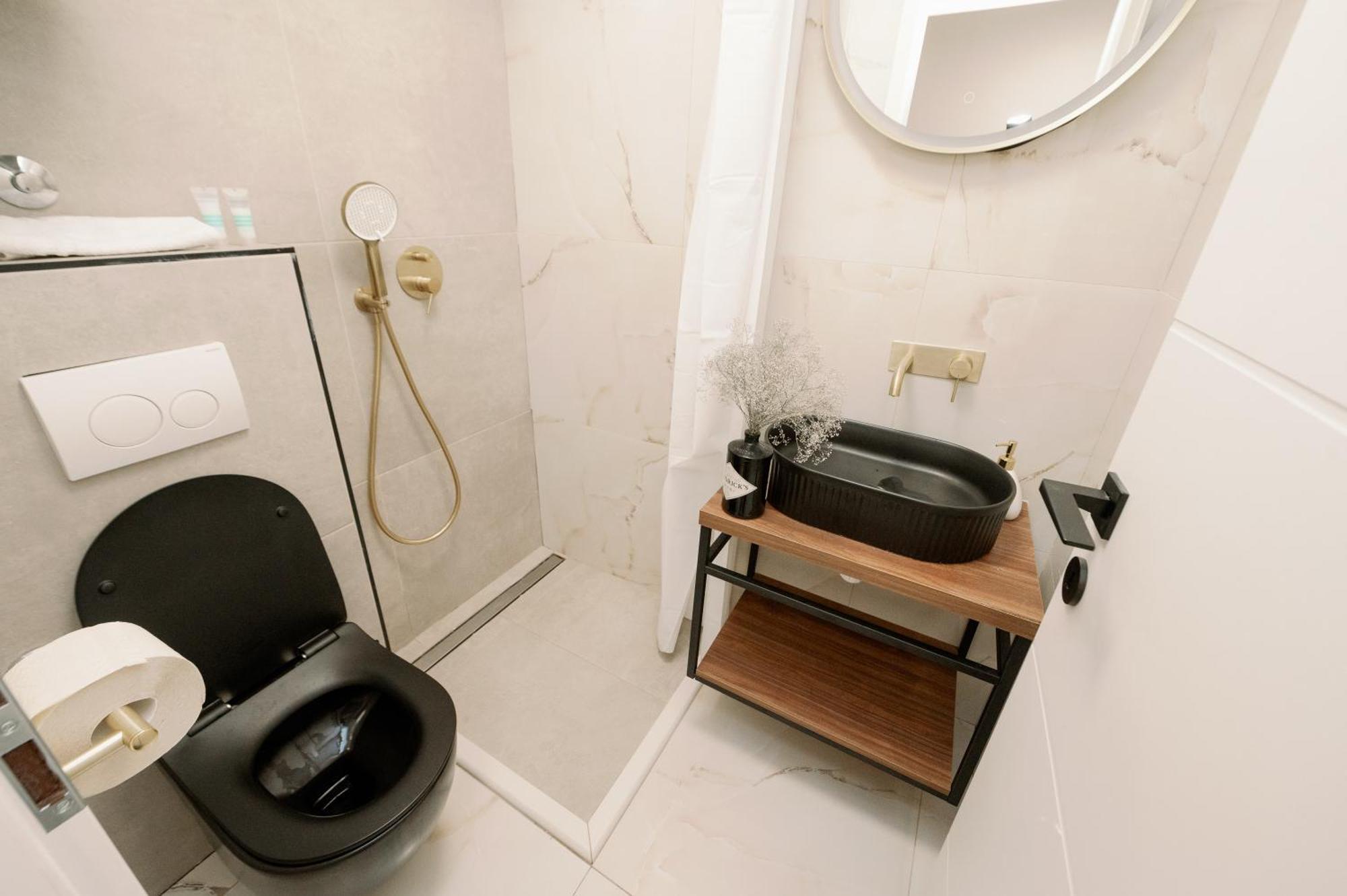 Mediterranean Oasis Old Town Apartment