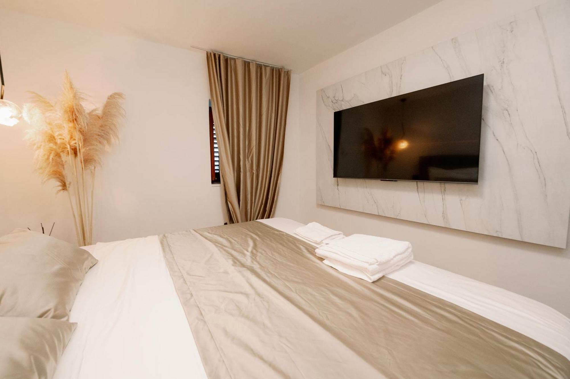 Apartment Mediterranean Oasis Old Town